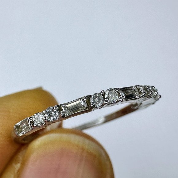 14K white gold 0.6ct E/VS1 Baguette Round Brilliant Diamond band sz6 1.5gm - Picture 3 of 8